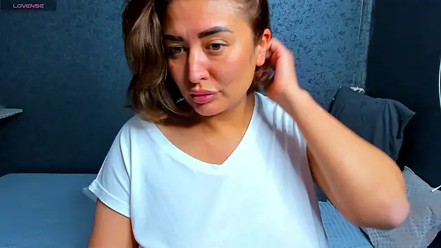 Olivia Buckby online show from 11.11.25