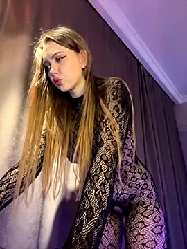 Snapshot of Nikole_Boom chatting on 10.12.25 Nikole Boom online show from 10.12.25