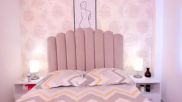 Snapshot of ShaynaHosk chatting on 11.14.25 ShaynaHosk online show from 11.14.25