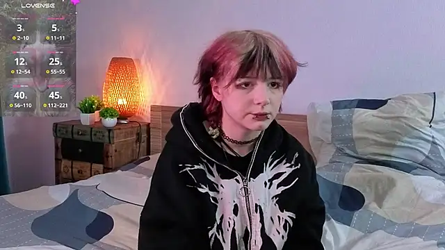 Snapshot of TaiteBeat chatting on 09.30.25 TaiteBeat online show from 09.30.25