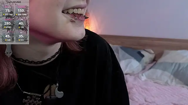 Snapshot of TaiteBeat chatting on 10.16.25 TaiteBeat online show from 10.16.25