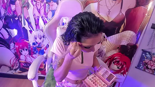 Kylie Moan online show from 10.10.25