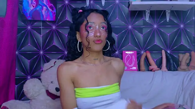 Kylie Moan online show from 10.29.25