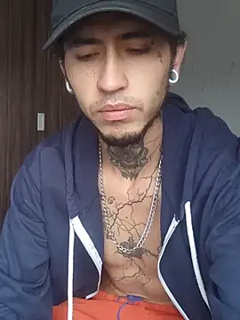 Snapshot of Tattoboy19cm chatting on 10.21.25 Tattoboy19cm online show from 10.21.25