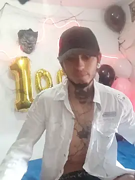 Snapshot of Tattoboy19cm chatting on 10.23.25 Tattoboy19cm online show from 10.23.25