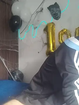 Snapshot of Tattoboy19cm chatting on 10.25.25 Tattoboy19cm online show from 10.25.25