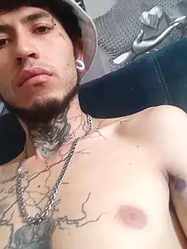 Snapshot of Tattoboy19cm chatting on 10.28.25 Tattoboy19cm online show from 10.28.25