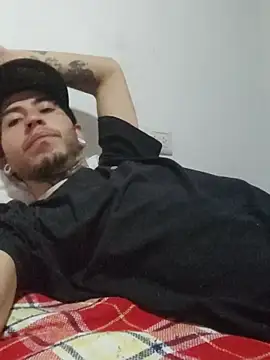 Snapshot of Tattoboy19cm chatting on 11.18.25 Tattoboy19cm online show from 11.18.25