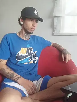 Snapshot of Tattoboy19cm chatting on 11.24.25 Tattoboy19cm online show from 11.24.25