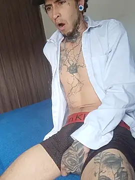 Snapshot of Tattoboy19cm chatting on 11.25.25 Tattoboy19cm online show from 11.25.25