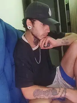 Snapshot of Tattoboy19cm chatting on 11.29.25 Tattoboy19cm online show from 11.29.25