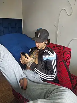 Snapshot of Tattoboy19cm chatting on 02.27.26 Tattoboy19cm online show from 02.27.26