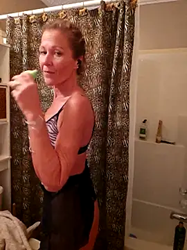 PhynneNicole online show from 11.25.25