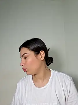 Snapshot of AmaiaSalvatore chatting on 09.25.25 AmaiaSalvatore online show from 09.25.25