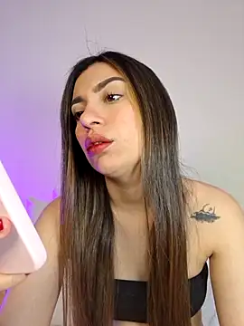 Snapshot of AmaiaSalvatore chatting on 10.16.25 AmaiaSalvatore online show from 10.16.25