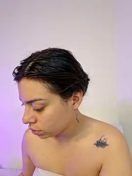 Snapshot of AmaiaSalvatore chatting on 10.19.25 AmaiaSalvatore online show from 10.19.25