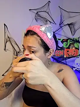 Snapshot of AmaiaSalvatore chatting on 10.30.25 AmaiaSalvatore online show from 10.30.25