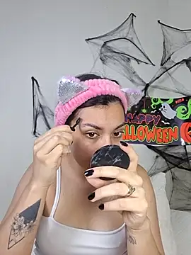 Snapshot of AmaiaSalvatore chatting on 10.31.25 AmaiaSalvatore online show from 10.31.25