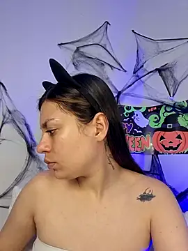 Snapshot of AmaiaSalvatore chatting on 11.01.25 AmaiaSalvatore online show from 11.01.25