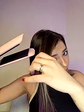 Snapshot of AmaiaSalvatore chatting on 11.28.25 AmaiaSalvatore online show from 11.28.25