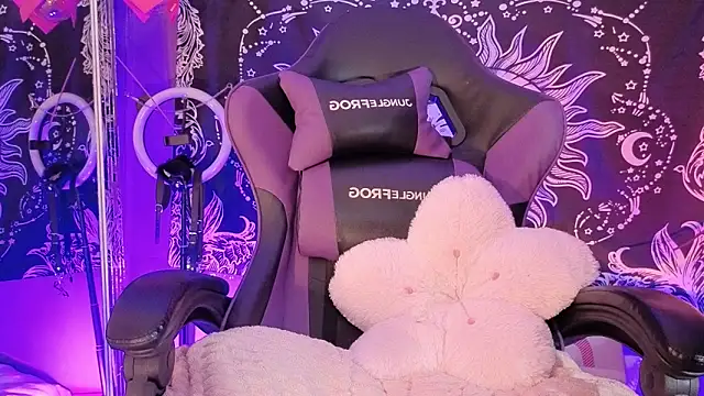 Snapshot of Gaia_Gatex chatting on 02.17.26 Gaia Gatex online show from 02.17.26