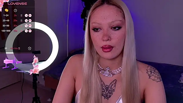 Snapshot of LeksaCandy chatting on 11.16.25 LeksaCandy online show from 11.16.25