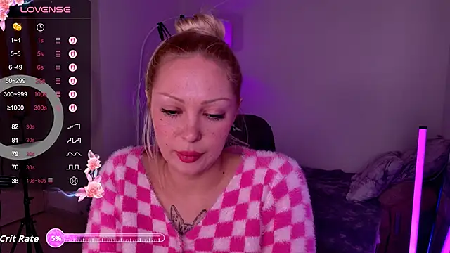 Snapshot of LeksaCandy chatting on 11.27.25 LeksaCandy online show from 11.27.25