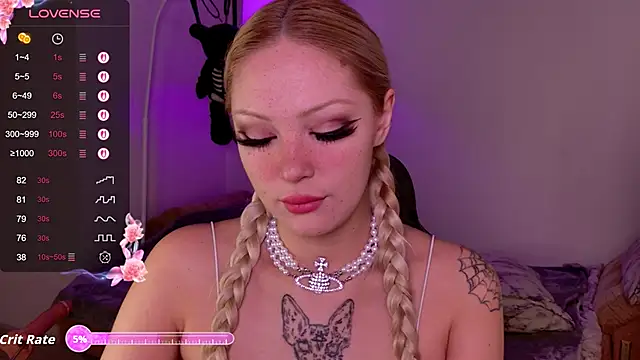 Snapshot of LeksaCandy chatting on 11.28.25 LeksaCandy online show from 11.28.25