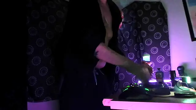 DjDiCKmannOnE online show from 11.29.25