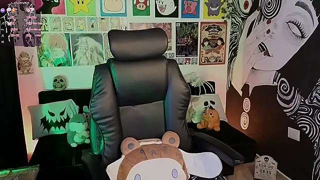 Snapshot of Yuhwan_ chatting on 10.27.25 Yuhwan online show from 10.27.25