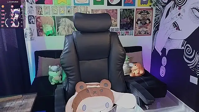 Snapshot of Yuhwan_ chatting on 11.22.25 Yuhwan online show from 11.22.25