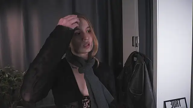 lisa schiele online show from 11.16.25