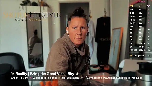 Snapshot of SwingWingWomanSweden chatting on 05.21.26 SwingWingWomanSweden online show from 05.21.26