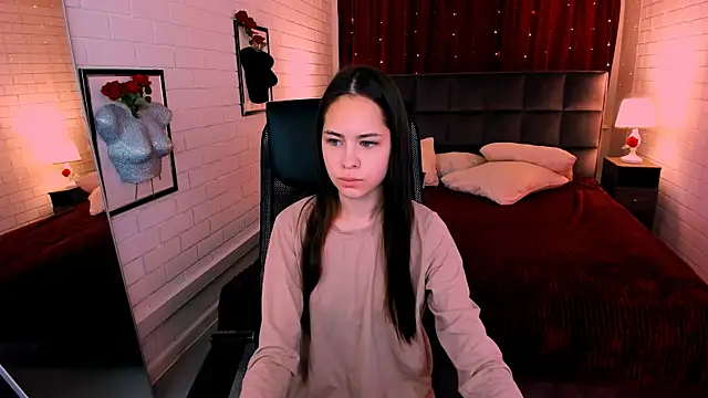 Snapshot of UliaNeer chatting on 11.07.25 UliaNeer online show from 11.07.25