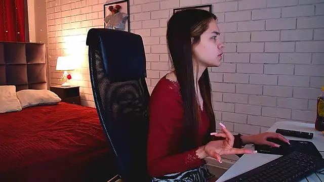 UliaNeer online show from 04.16.26