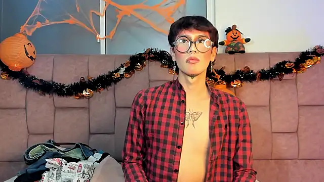 Snapshot of Soro_Lovelyboy chatting on 10.01.25 Soro Lovelyboy online show from 10.01.25