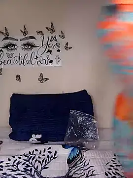 Snapshot of Young_Slut21 chatting on 09.19.25 Young Slut21 online show from 09.19.25