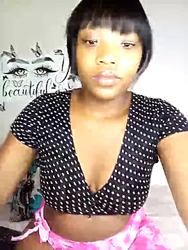 Snapshot of Young_Slut21 chatting on 10.07.25 Young Slut21 online show from 10.07.25