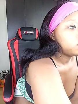 Snapshot of Young_Slut21 chatting on 10.16.25 Young Slut21 online show from 10.16.25