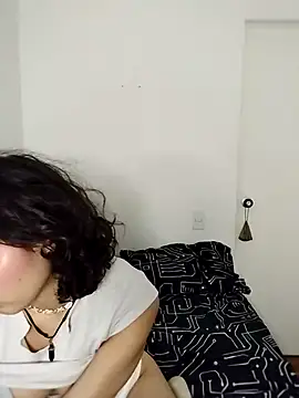 Snapshot of LuaBusch chatting on 10.26.25 LuaBusch online show from 10.26.25