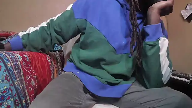 EYEzIAM online show from 12.16.25