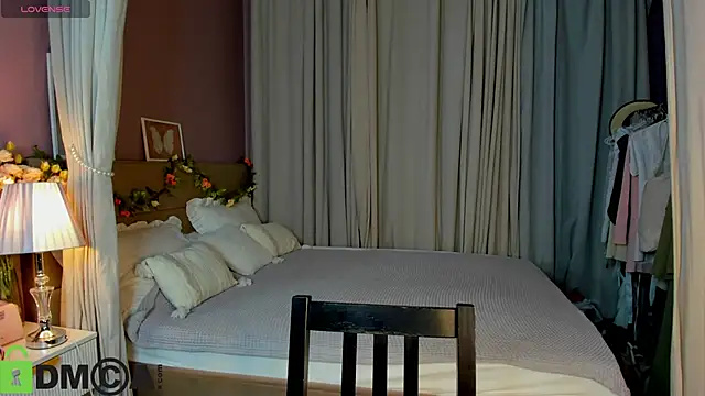 Snapshot of Agnes_Wells chatting on 11.02.25 Agnes Wells online show from 11.02.25