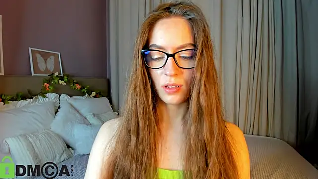 Snapshot of Agnes_Wells chatting on 11.04.25 Agnes Wells online show from 11.04.25