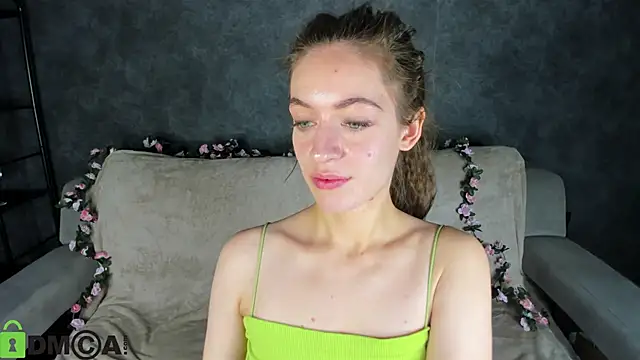 Snapshot of Agnes_Wells chatting on 11.17.25 Agnes Wells online show from 11.17.25