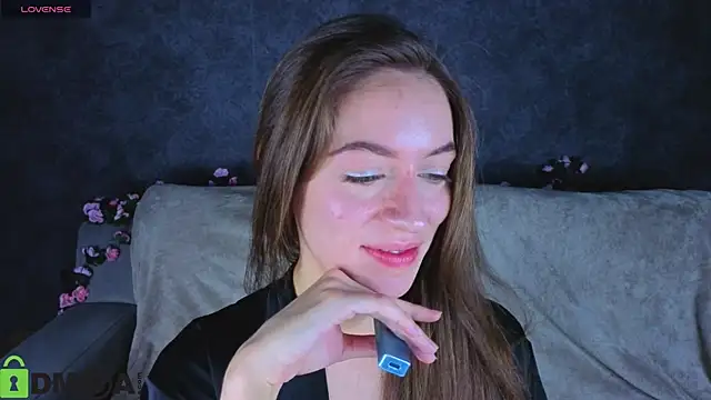 Snapshot of Agnes_Wells chatting on 11.18.25 Agnes Wells online show from 11.18.25