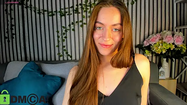 Snapshot of Agnes_Wells chatting on 11.24.25 Agnes Wells online show from 11.24.25