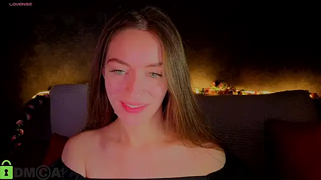 Snapshot of Agnes_Wells chatting on 11.30.25 Agnes Wells online show from 11.30.25