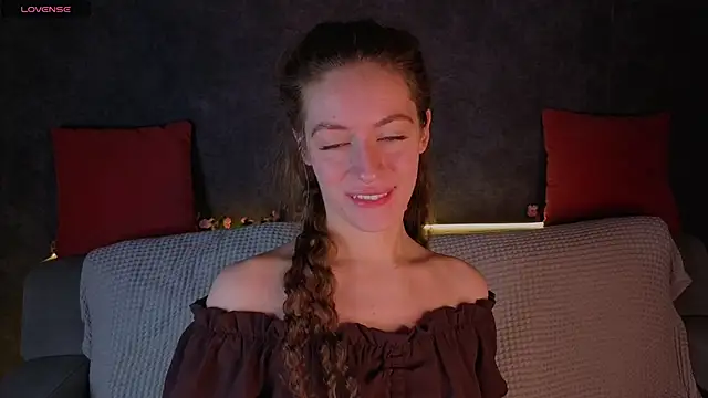 Agnes Wells online show from 05.11.26