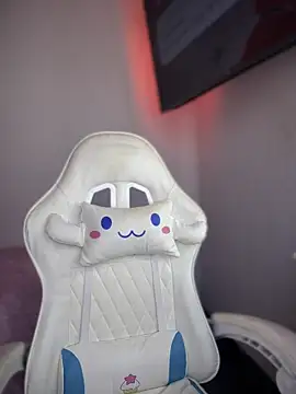 Snapshot of isabela_l chatting on 09.21.25 isabela l online show from 09.21.25