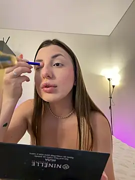 Snapshot of TiffaNoel chatting on 10.28.25 TiffaNoel online show from 10.28.25